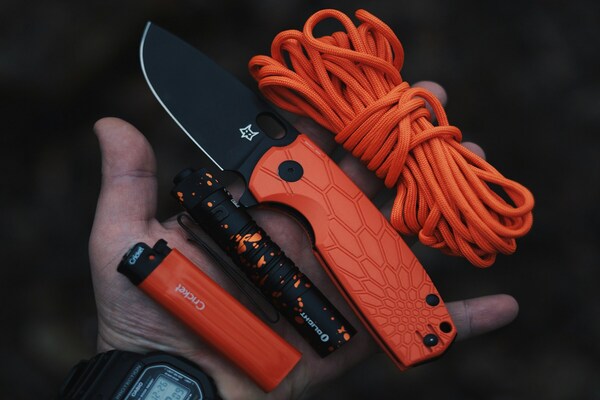 Podstawowy zestaw survivalowy - sprzęt, który każdy powinien mieć