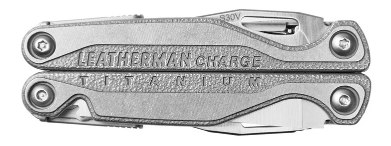 Multitool z elementami tytanowymi i ostrzem ze stali S30V