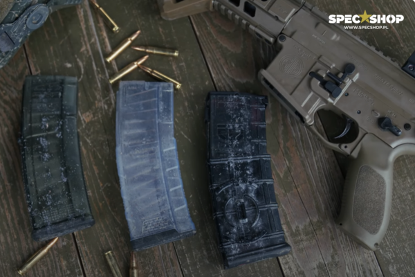 Test wytrzymałości magazynków do AR-15