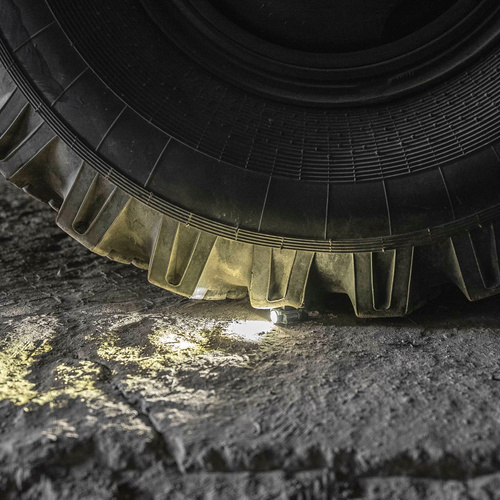 Armytek - Latarka taktyczna na broń Buckler M1 - Picatinny QD - Światło białe - F09301C