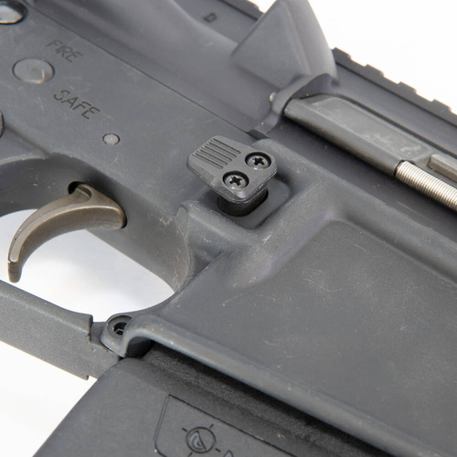 MFT - Polimerowy powiększony przycisk zwalniacza magazynka E-VolV do AR-15 - Czarny - E2AREMR-BL