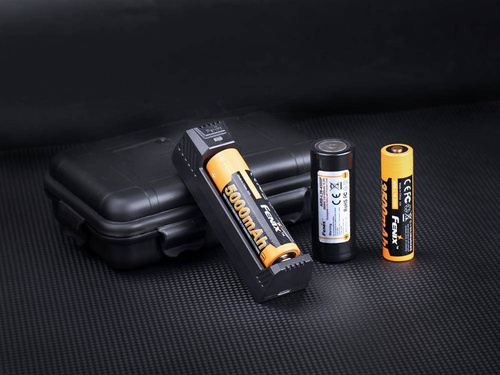 Fenix - Ładowarka mikroprocesorowa do akumulatorów ARE-X1 V2.0 - 18650 - USB-C
