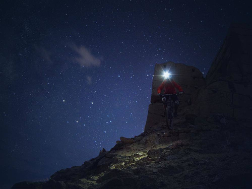 Fenix - Latarka LED rowerowa - 2200 Lumenów - Czarna - BC30 V2.0