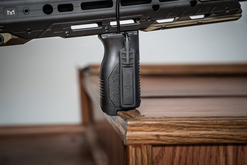 Strike Industries - Chwyt M-LOK® Angled Vertical Grip - Long - Czarny - SI-AR-CMAG-L